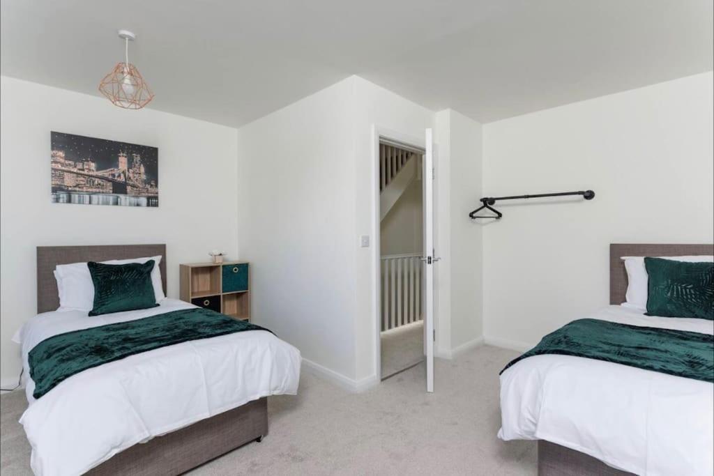 Luxury 3-Bedroom, 2-Bathroom Home Sleeps 7 People Liverpool Luaran gambar